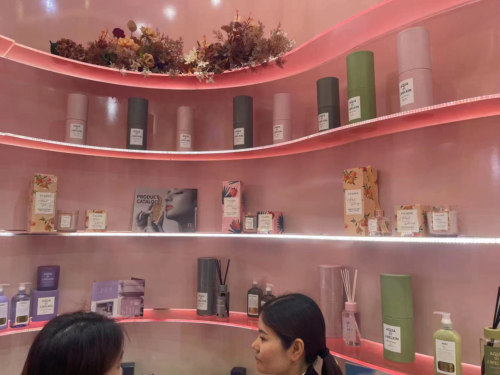 軍興溢美帶大家走進(jìn)第27屆CBE上?；瘖y品行業(yè)展會(huì)